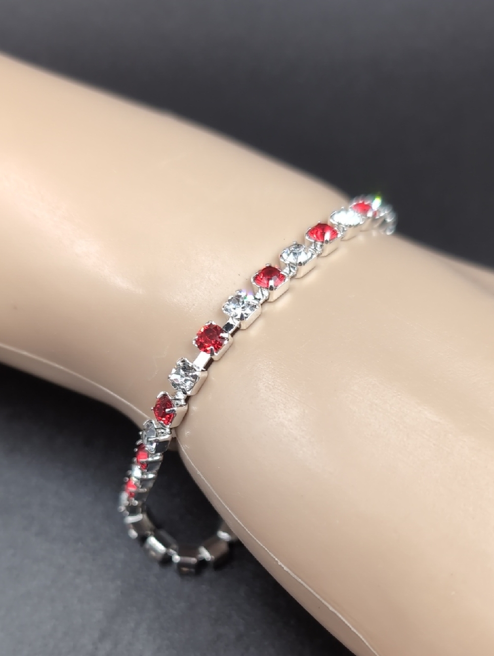 Elegant Swarovski Crystals Tennis Bracelet Sparkly Silver & Red 7.5" NEW!